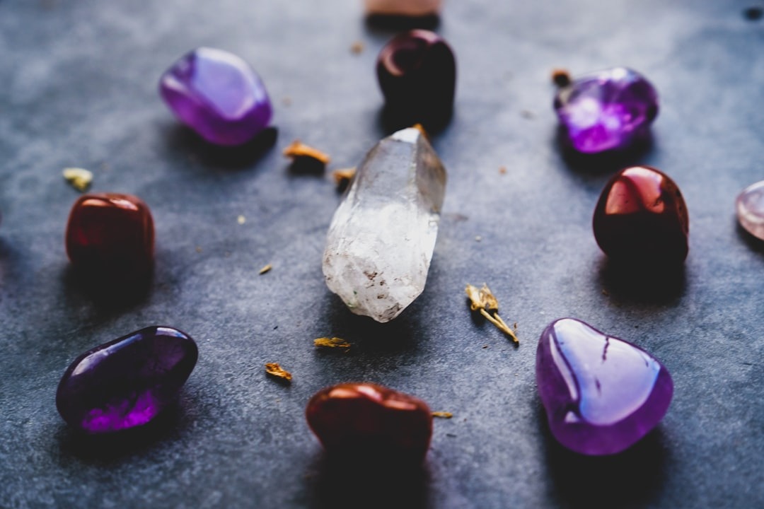 A circle of purple gemstones around a clear quartz crystal.